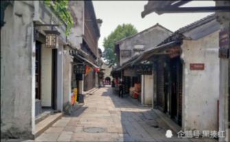 THE9团综小游戏，刘雨昕被“碾压”底下，赵小棠许佳琪柔韧性太好了